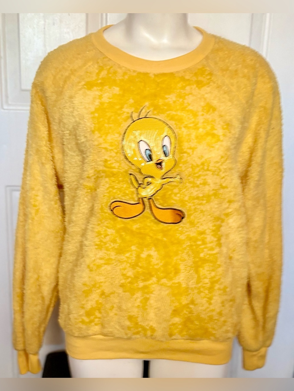 Fleece sweatshirt, Looney Tunes Sequin Tweety Bird graphic Women’s size Medium